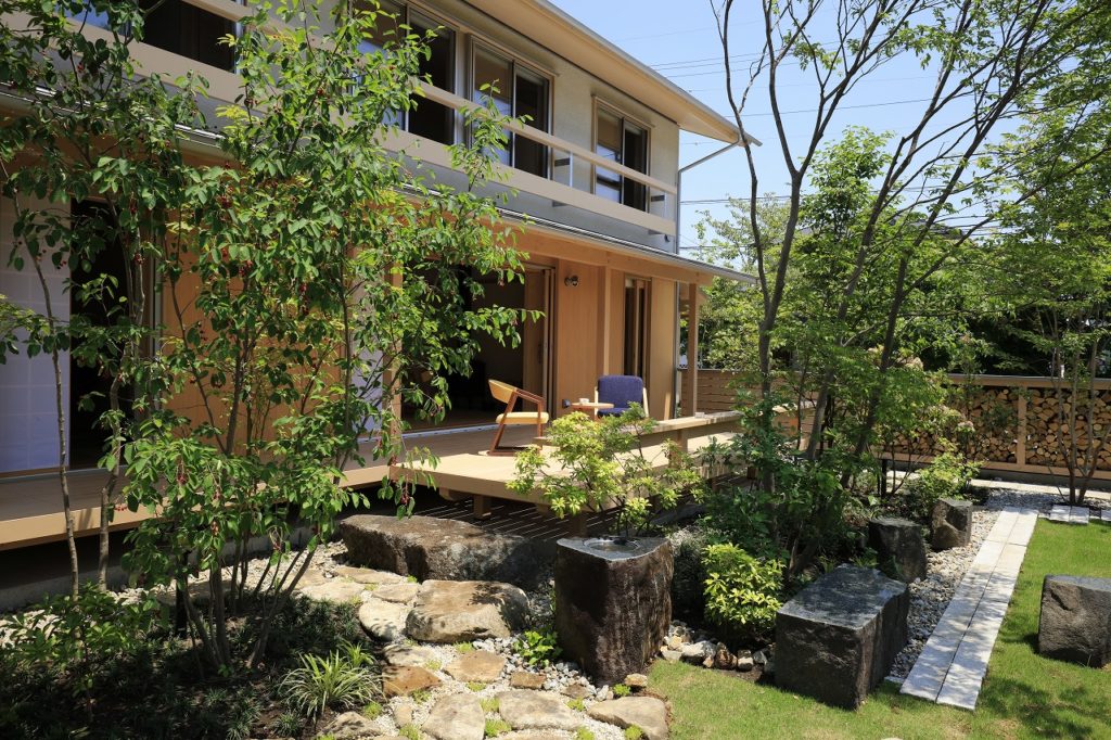 群馬県富岡市で薪ストーブや自然素材を使った木の家のデザインされた注文住宅を建てるなら小林建設