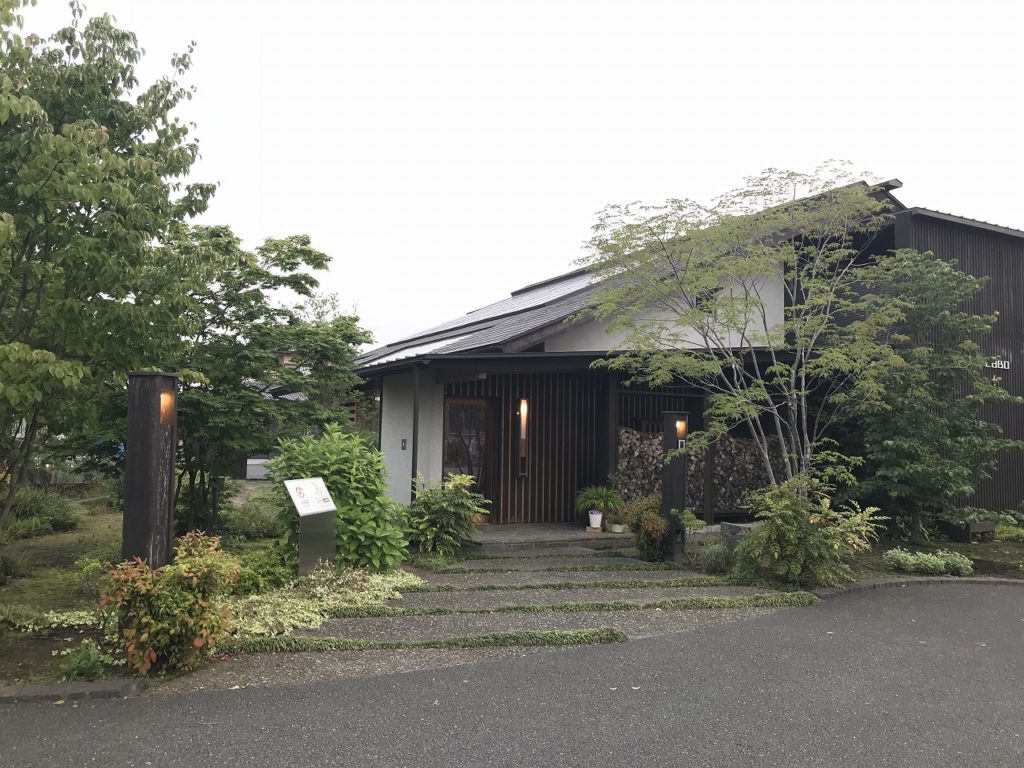 埼玉県東松山市で薪ストーブや自然素材を使った木の家のデザインされた注文住宅を建てるなら小林建設												