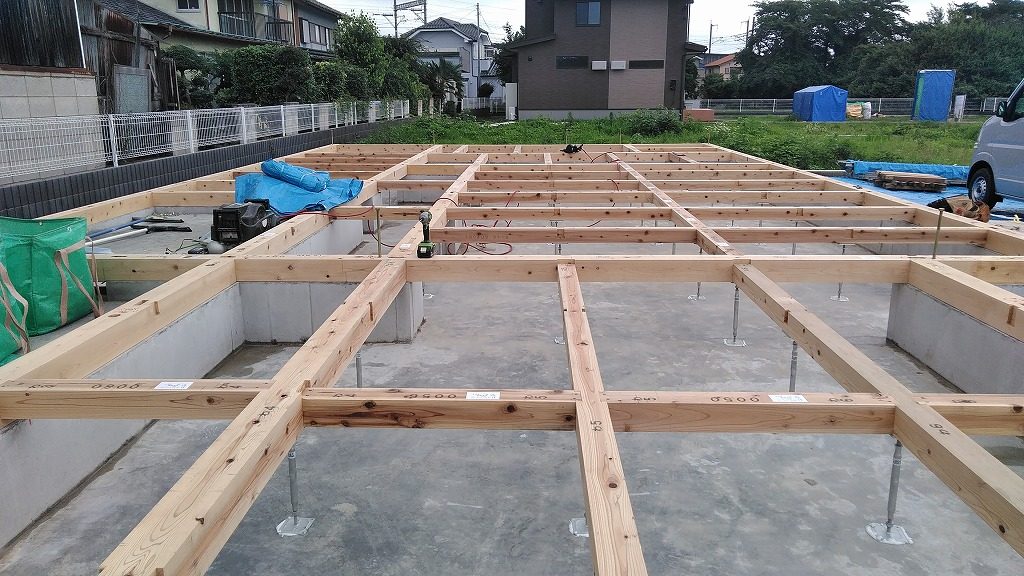 埼玉県秩父市で薪ストーブや自然素材を使った木の家のデザインされた注文住宅を建てるなら小林建設