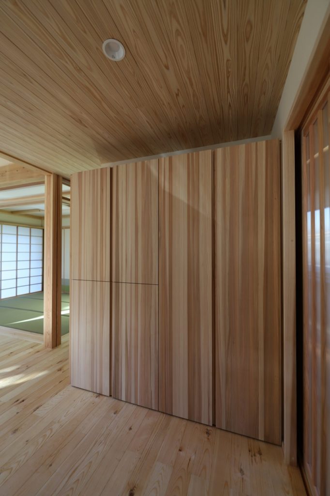 群馬県桐生市で薪ストーブや自然素材を使った木の家のデザインされた注文住宅を建てるなら小林建設
