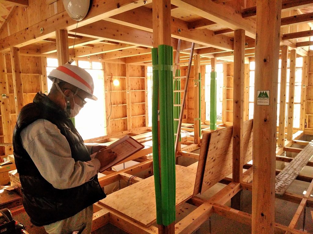 埼玉県秩父市で薪ストーブや自然素材を使った木の家のデザインされた注文住宅を建てるなら小林建設