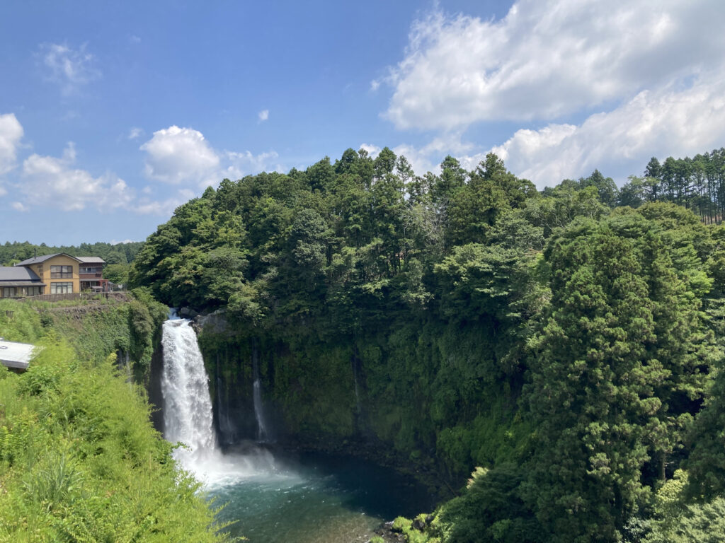 世界遺産の一部である音無の滝