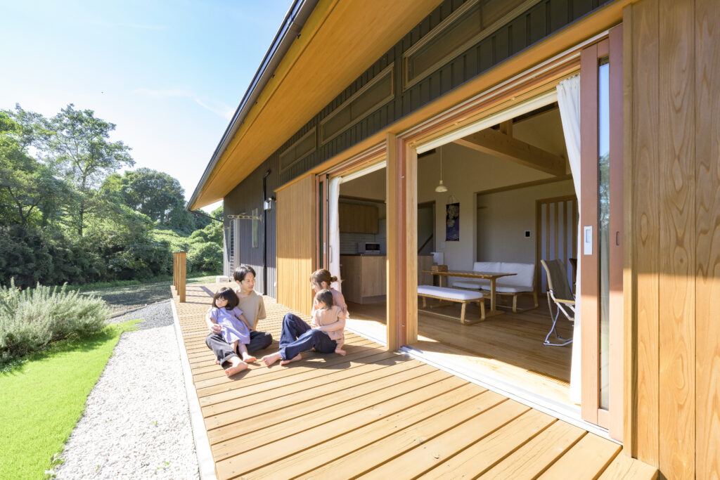 群馬県藤岡市で陽の栖小林建設が新築注文住宅の完成見学会を開催します｜デッキイメージ写真2