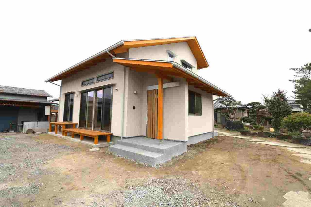 埼玉県熊谷市で、自然素材を使ったおしゃれな平屋の新築注文住宅を建てるなら小林建設