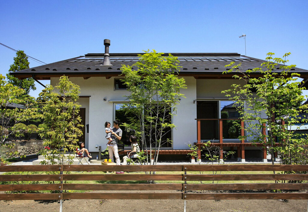 陽の栖小林建設が群馬県高崎市に建てた新築注文住宅の完成見学会の南側外観イメージ写真