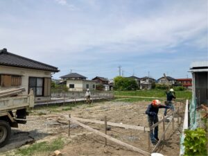 基礎の水盛りをし着工しました