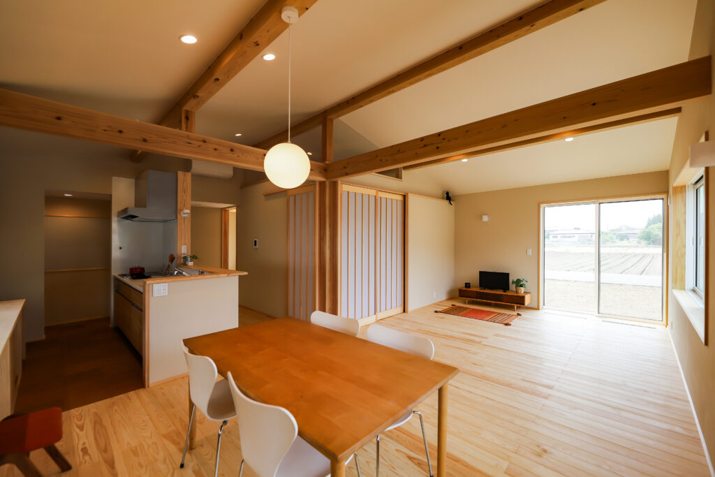 陽の栖小林建設が埼玉県深谷市に建てた新築注文住宅の完成見学会のリビング写真