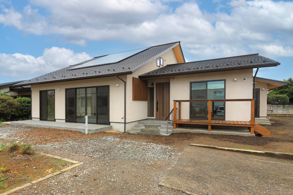 陽の栖小林建設が群馬県高崎市に建てた新築注文住宅の完成見学会の外観写真