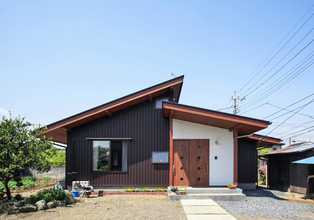 陽の栖小林建設が埼玉県熊谷市に建てた新築注文住宅の完成見学会の外観西正面イメージ写真