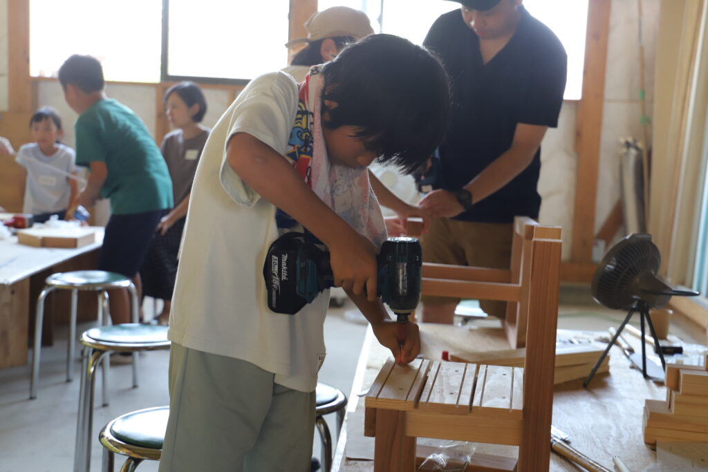 陽の栖小林建設が主催した木工教室の写真②